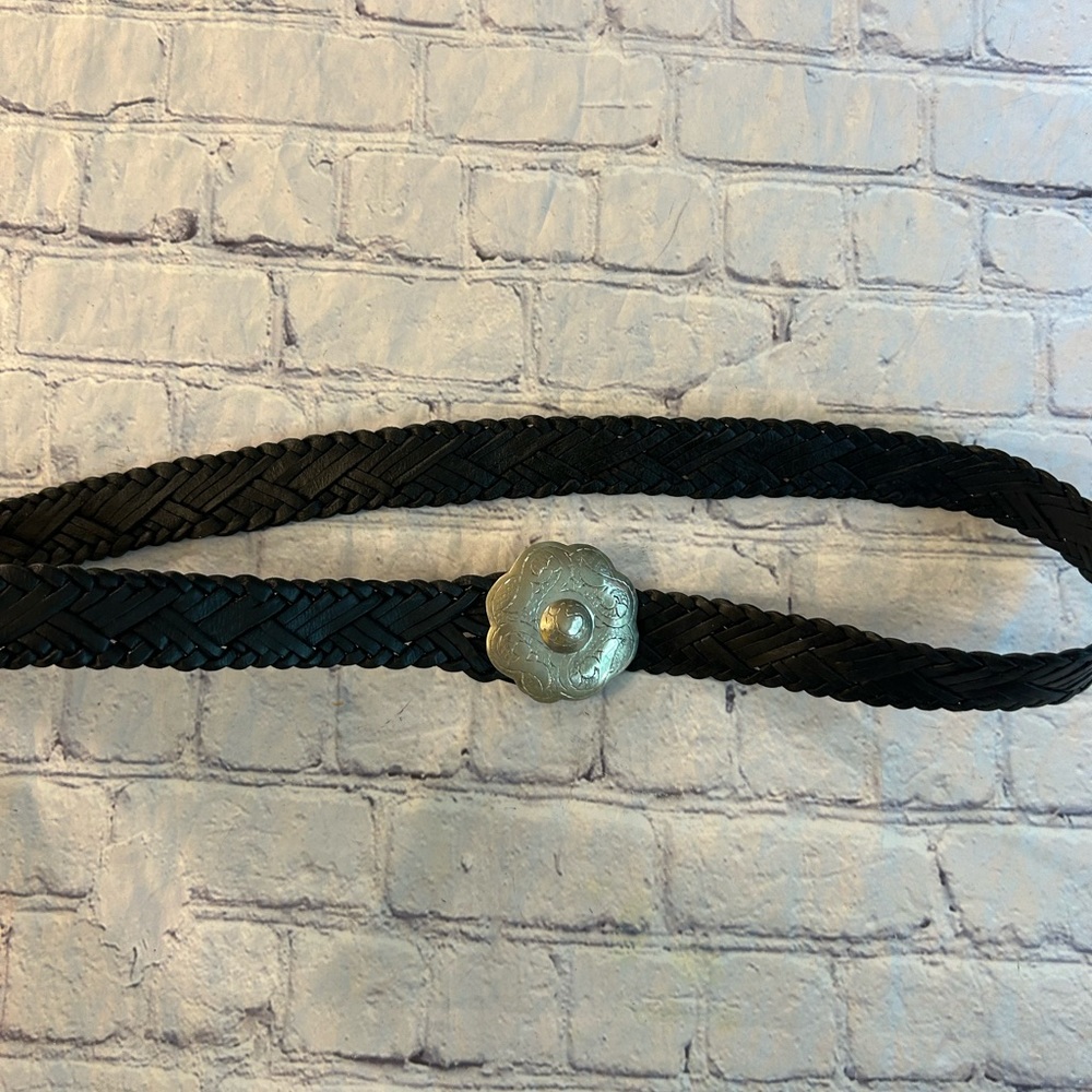 VINTAGE MOROCCO BLACK WOVEN LEATHER WOMENS BELT HAMMERED FLOWER BUCKLE - Picture 2 of 12